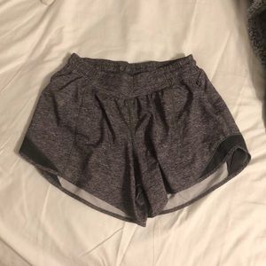 lululemon hotty tot short gray